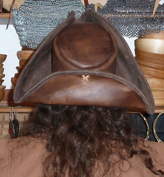 tricorne en cuir