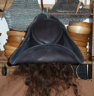 tricorne en cuir