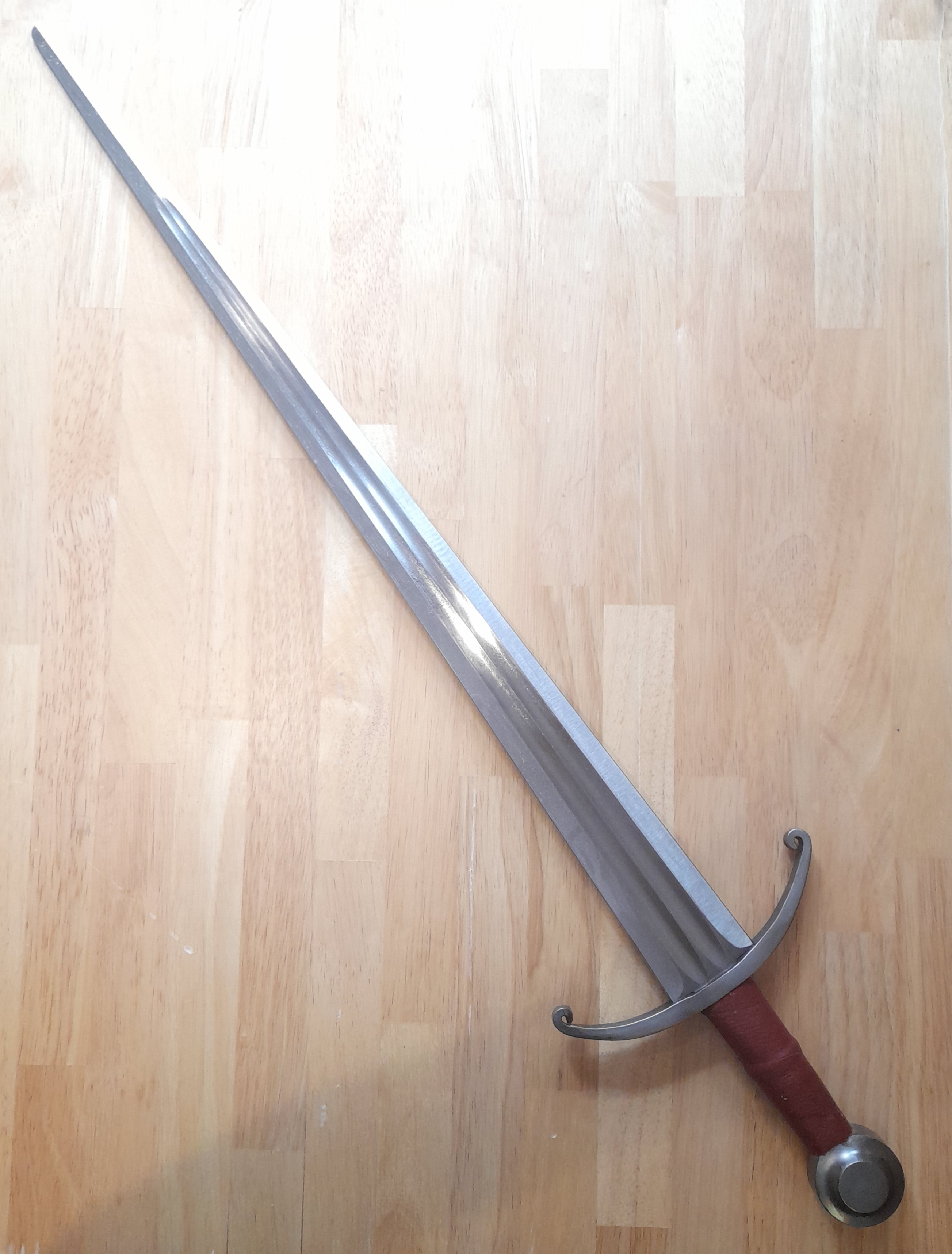 épée une main large - lame à goutière